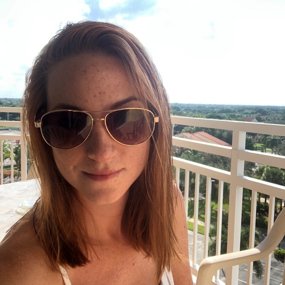 Meet your Posher, Laura - Picture 2 of 2